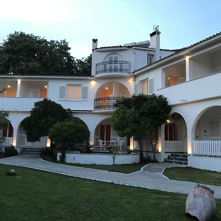 Villa Jeanna ตรูโลส ภายนอก รูปภาพ